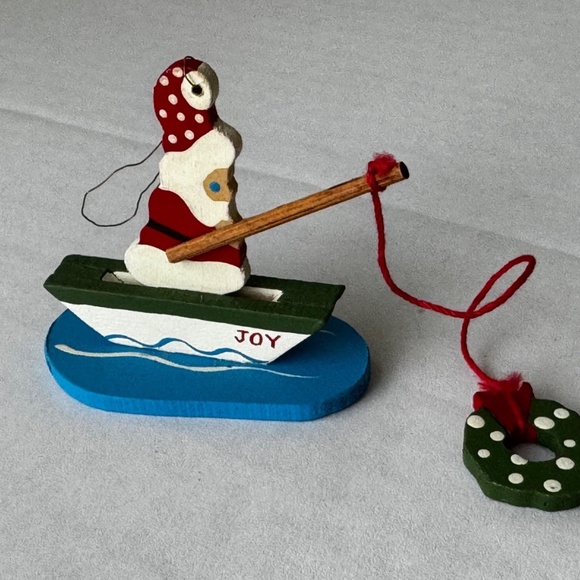 Vintage Emgee Hawaii Wood Christmas Ornament Santa Fishing Boat JOY Wreath RARE - Picture 9 of 10